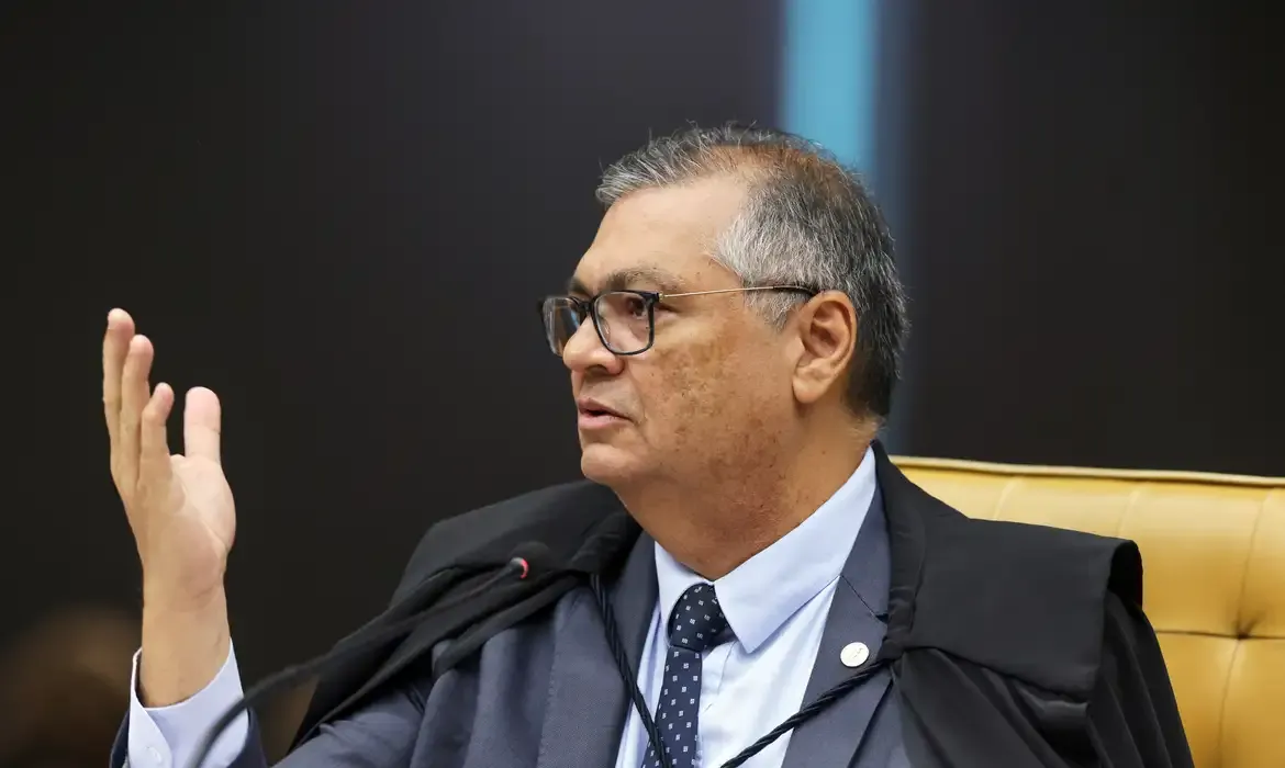 Dino suspende repasses de emendas Pix a nove municípios por suspeitas de irregularidades