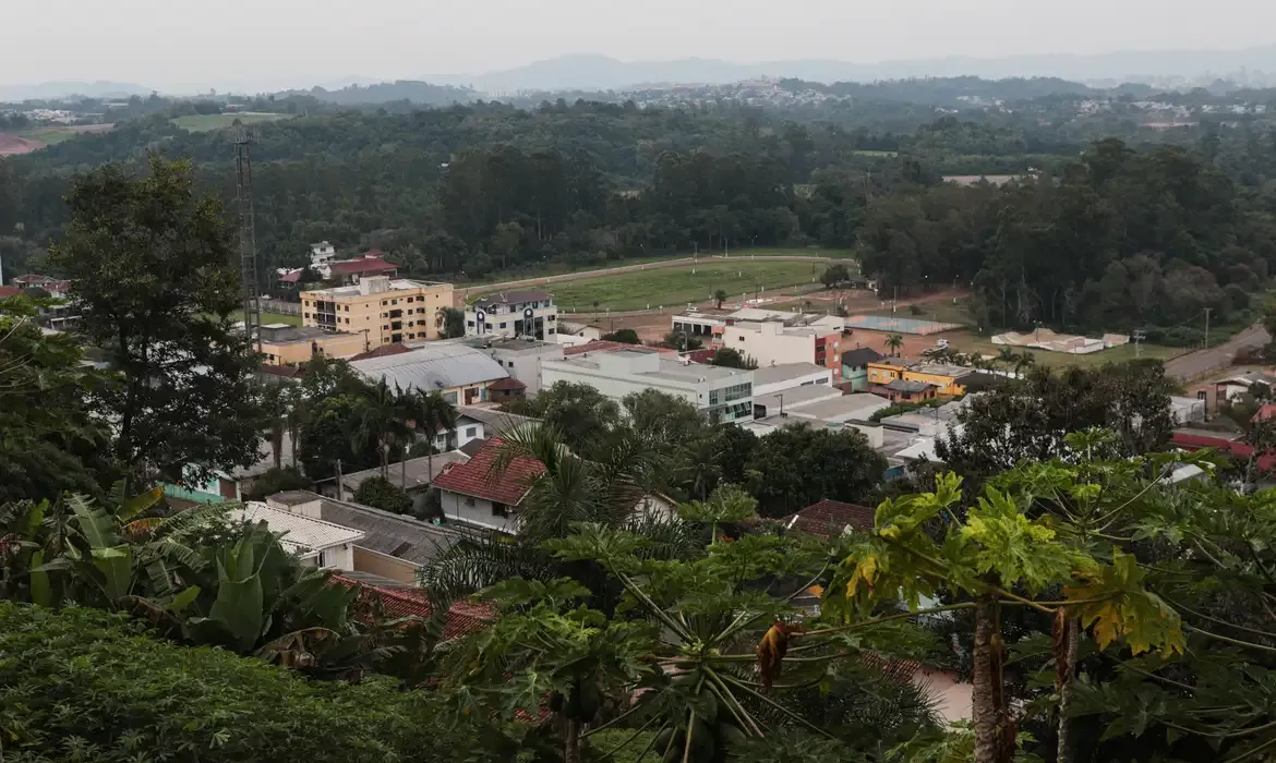 Cenário fiscal dos municípios brasileiros melhora, mas desigualdades persistem