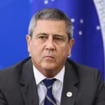 Defesa de Braga Netto afirma que delação é mentirosa e pode levá-lo à prisão perpétua