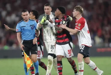 Conmebol anula cartão e libera Plata para jogar pelo Flamengo