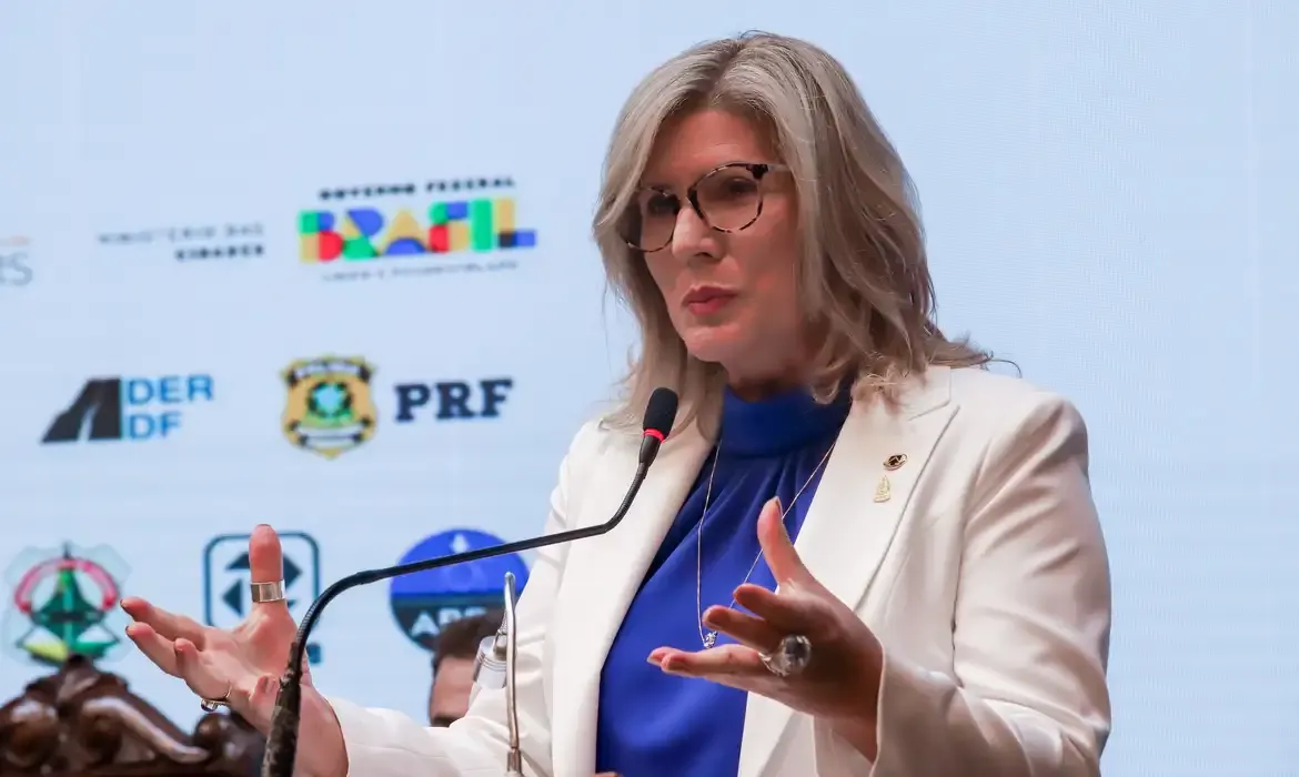 Brasil apresenta plano para reduzir mortes no trânsito