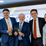 Professor ganha nova carteira nacional com benefícios exclusivos