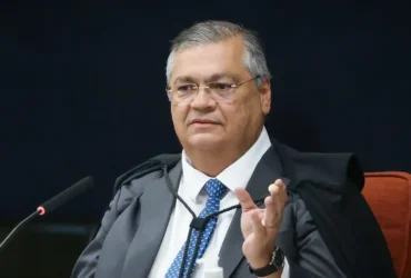 Dino vota pela condenação de Bolsonaro e aliados na trama golpista