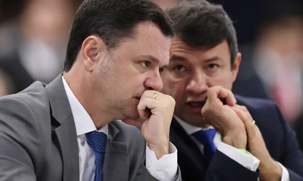 Fux vota pela absolvição de Anderson Torres em caso de golpe