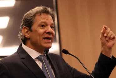 Haddad critica ligação entre votação do IR e anistia como loucura