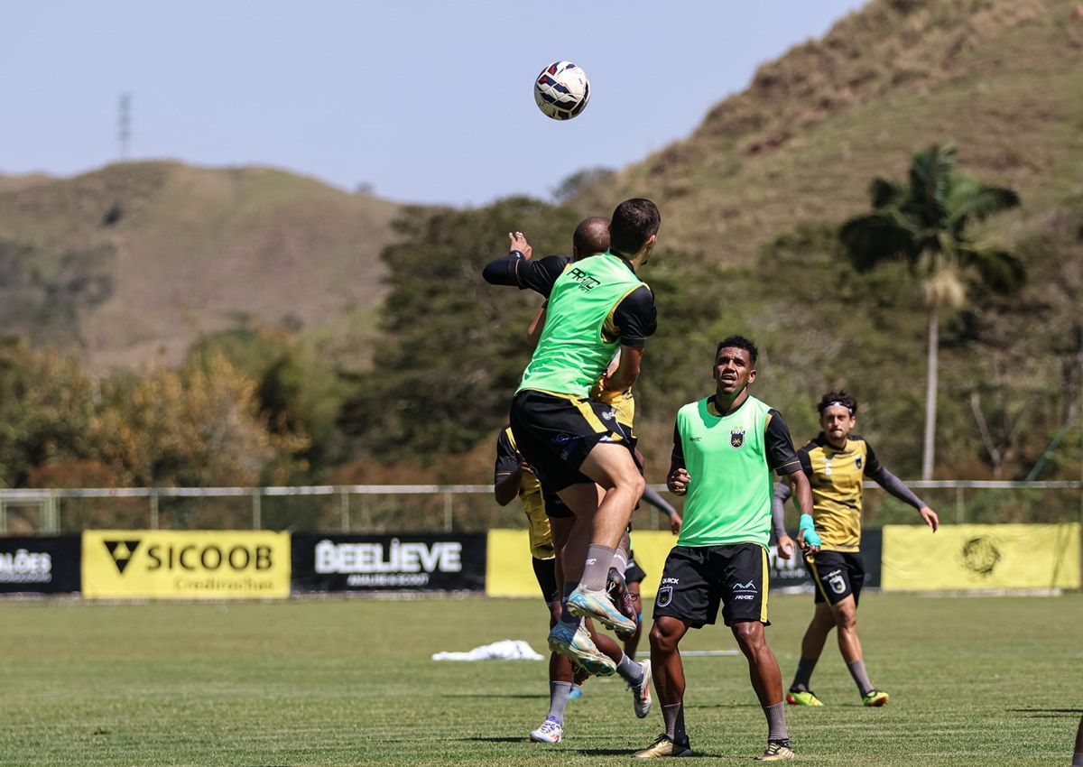 Volta Redonda x Criciúma: onde assistir ao vivo, escalações e análise da Série B. Imagem: @ecacrescimos COMKT-VRFC
