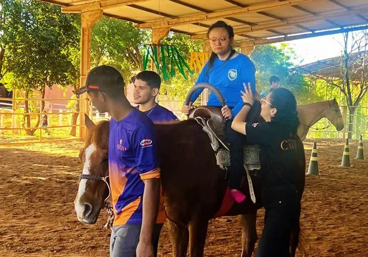 Equoterapia em Mato Grosso transforma vida de adolescente com paralisia cerebral