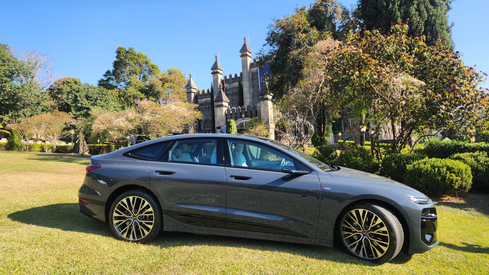 Audi une luxo desempenho e tecnologia no A6 Sportback e tron Sergio Dias 8