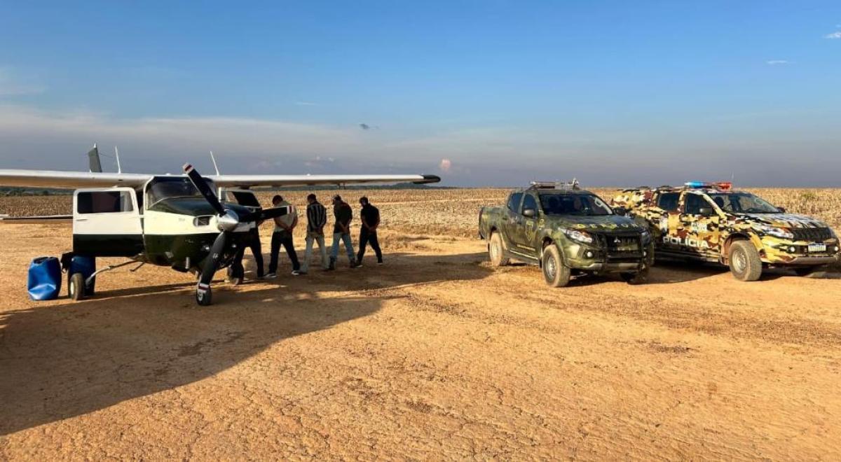 Aviao de R 750 mil e apreendido em pista clandestina no interior de Mato Grosso