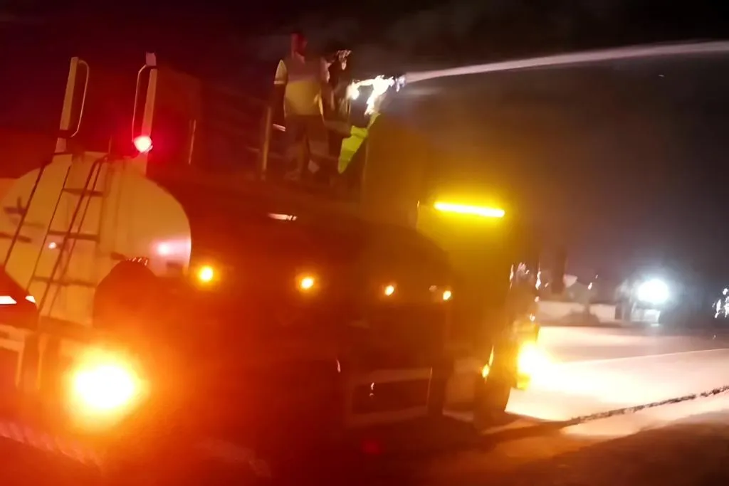 Incêndio destrói veículo e bombeiros intervém em Cuiabá, MT