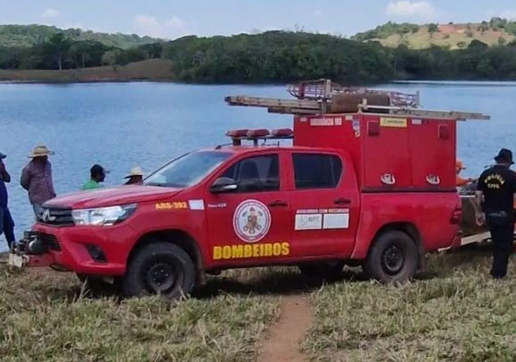 Bombeiros encontram corpos de pescadores após naufrágio em represa de Mato Grosso