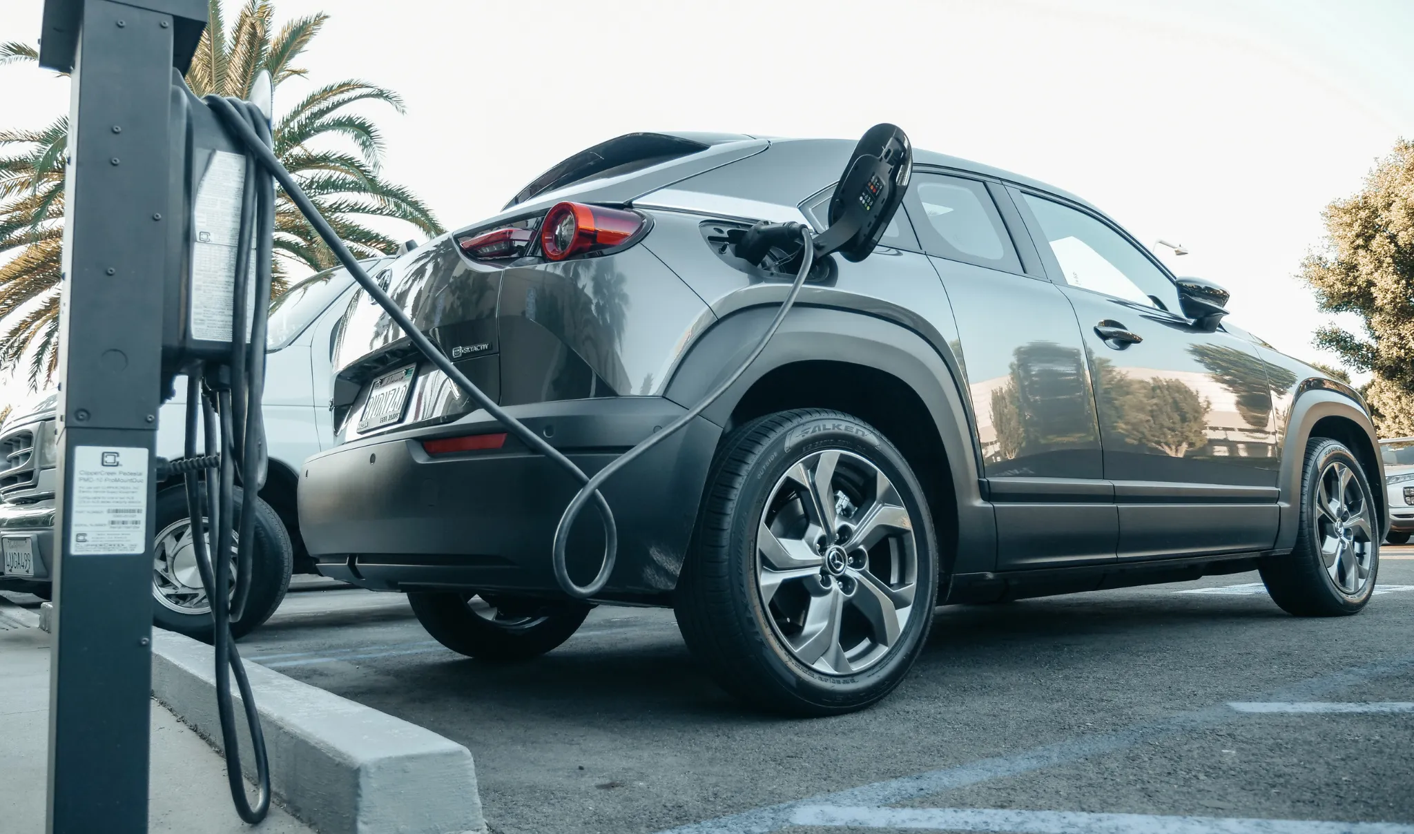 Combinação de tecnologias limpas acelera a transição para transporte de baixo carbono.