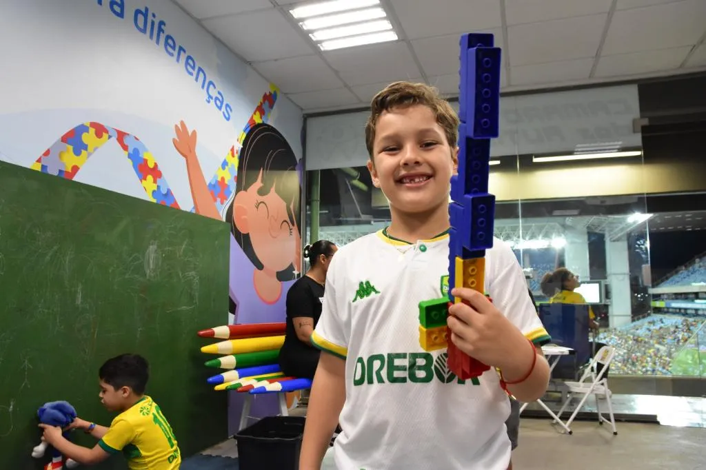 Sorteados do Camarote dos Autistas acompanham Cuiabá e Athletic na Arena Pantanal