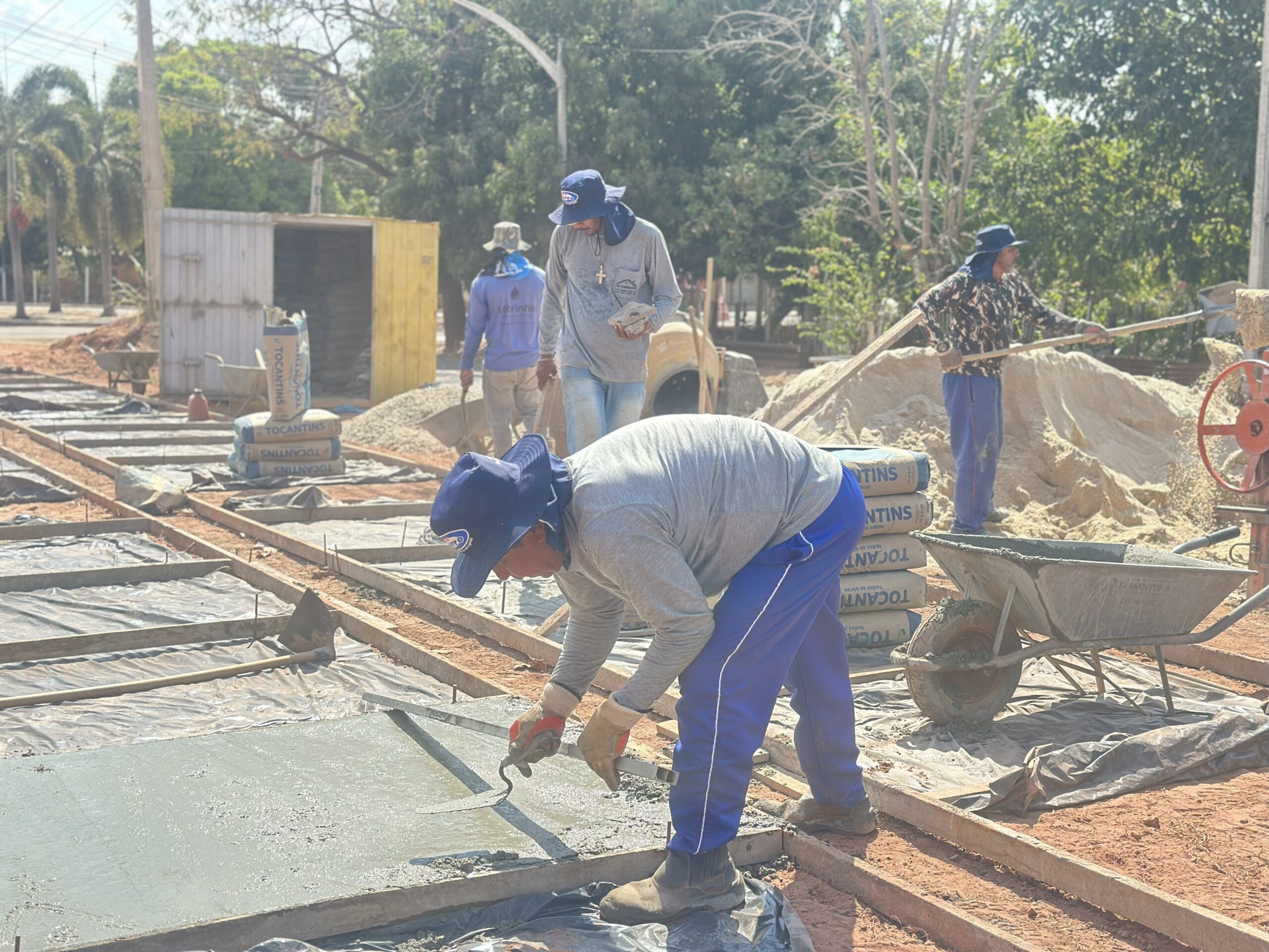 Construcao de calcadas avanca em principais avenidas em Barra do Garcas scaled