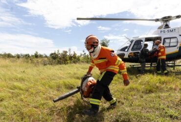Corpo de Bombeiros de Mato Grosso combate 12 incendios florestais neste sabado