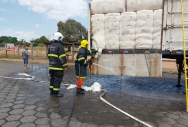 Bombeiros controlam incêndio em carga de algodão em Mato Grosso