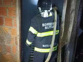 Bombeiros combatem incêndios em residências em Mato Grosso nesta segunda-feira