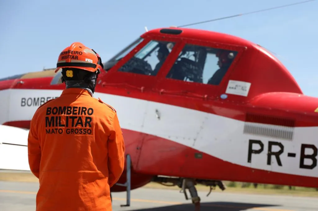 Corpo de Bombeiros intensifica combate a incêndios em Mato Grosso com apoio aéreo