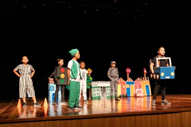 Criancas de Cuiaba sao protagonistas em peca de teatro voltada a conscientizacao no transito