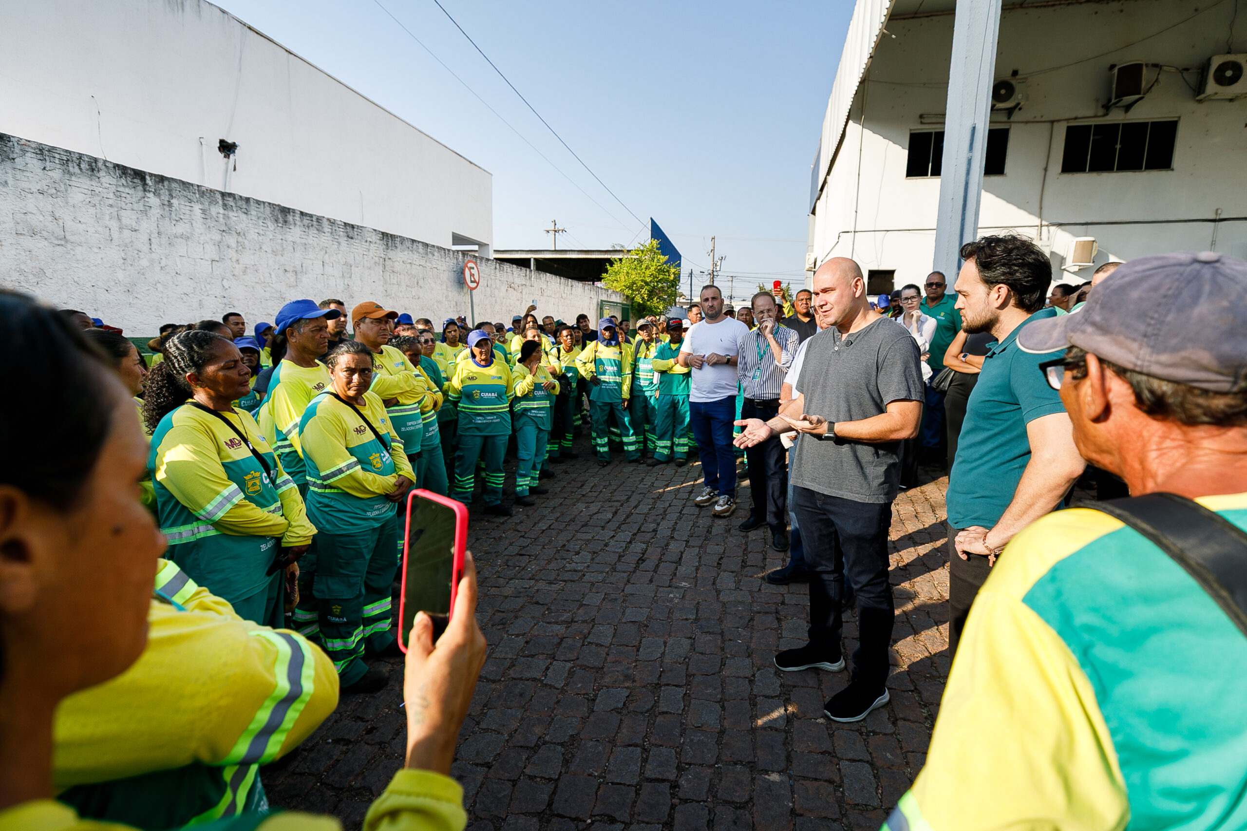 Cuiaba anuncia ajustes na Limpurb e garante protecao aos trabalhadores scaled