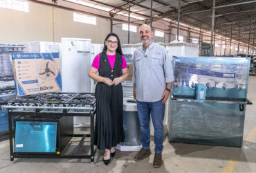 Cuiaba entrega 214 equipamentos para cozinhas e salas de aula