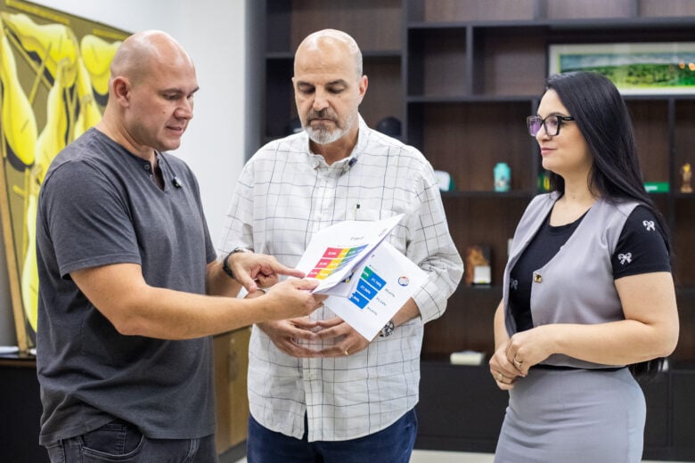 Cuiaba lanca programa de bonificacao para valorizar professores e tecnicos por desempenho