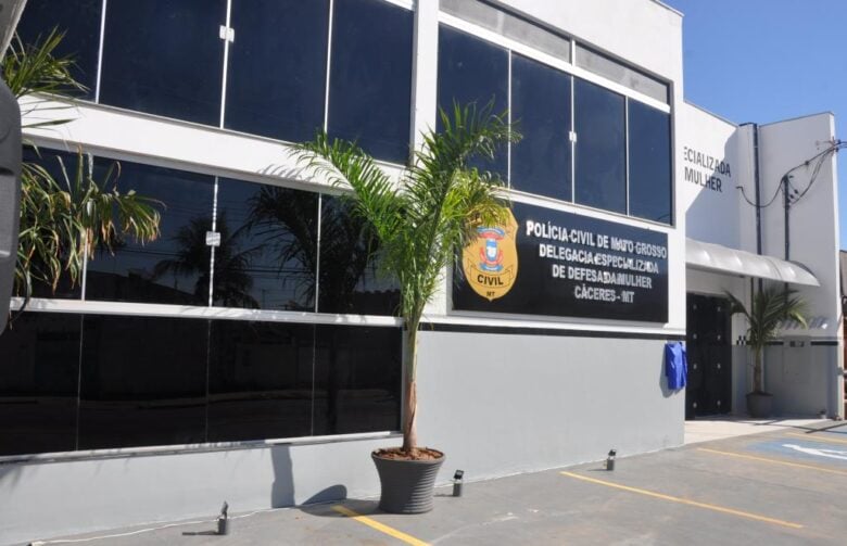 Mãe é presa em Cáceres (MT) por jogar água quente no filho de 10 anos