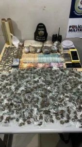 Força Tática apreende 770 porções de drogas e prende três em Cuiabá 82 Força Tática apreende 770 porções de drogas e prende três em Cuiabá