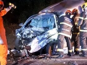 Colisão ocorreu na noite de terça-feira (23), deixou uma pessoa morta e quatro feridas; rodovia precisou ser interditada nos dois sentidos