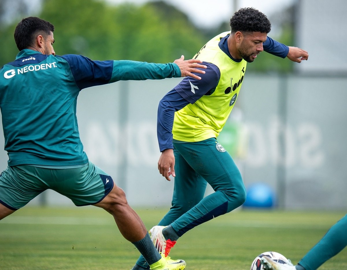 Avaí x Coritiba: duelo na Ressacada promete emoção na Série B – onde assistir e prováveis escalações. Imagem: JP Pacheco Coritiba