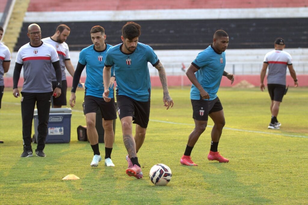 Athletic x Botafogo-SP: onde assistir, escalações e detalhes do duelo pela Série B 2025. IMAGEM: Luiz Fernando Cosenzo Agência Botafogo
