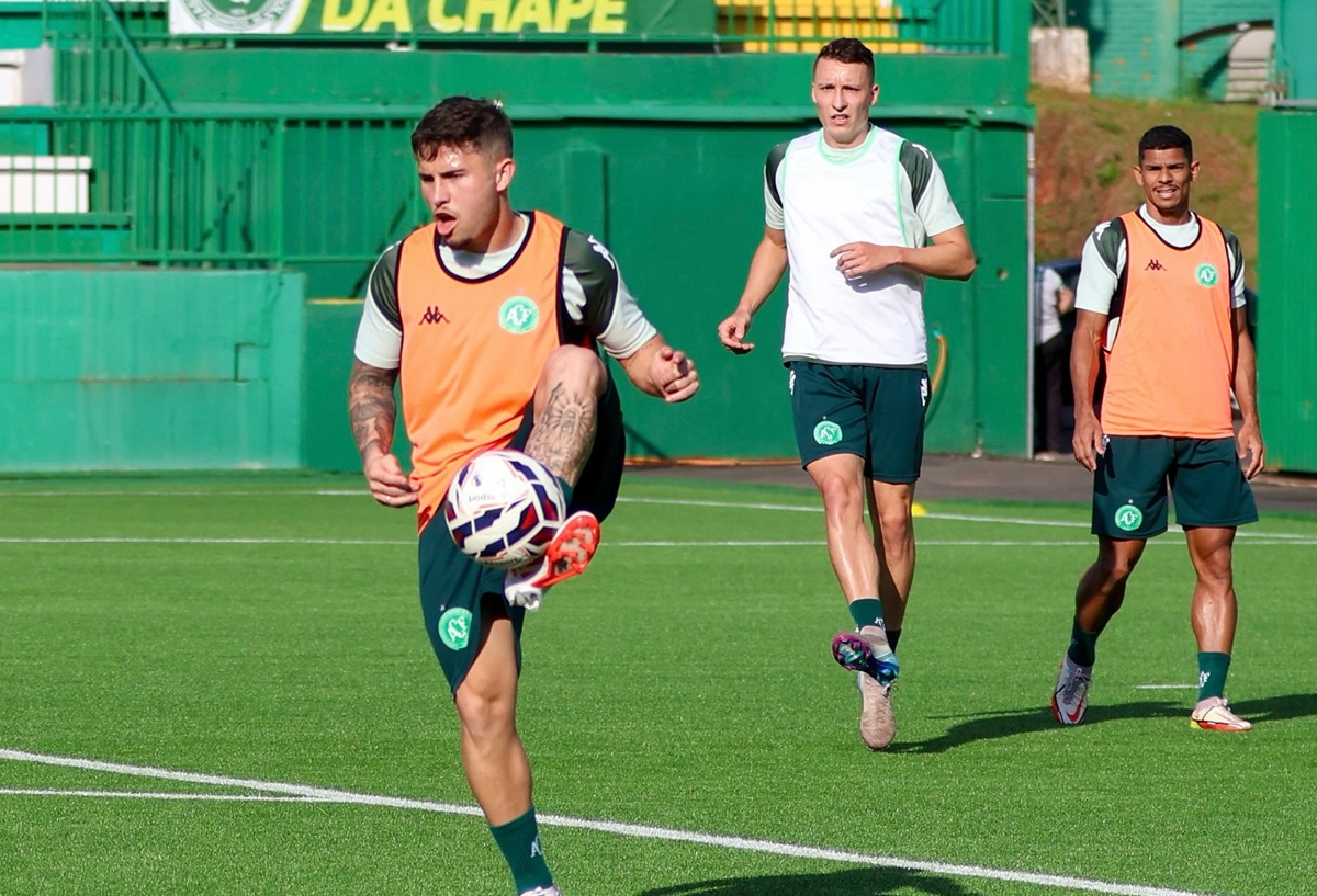 Criciúma x Chapecoense: onde assistir, escalações e palpites da Série B. Imagem: Luiz Ferrazzo ACF Criciúma x Chapecoense: onde assistir, escalações e palpites da Série B. Imagem: Luiz Ferrazzo ACF