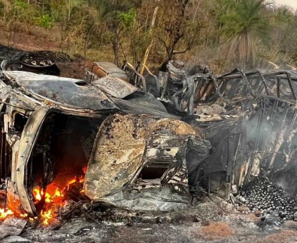 Homem morre carbonizado em acidente com caminhão na BR-174 em Mato Grosso