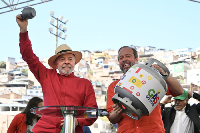 O presidente Lula e o ministro das Minas e Energia, Alexandre Silveira, lançam, em MG, o programa Gás do Povo