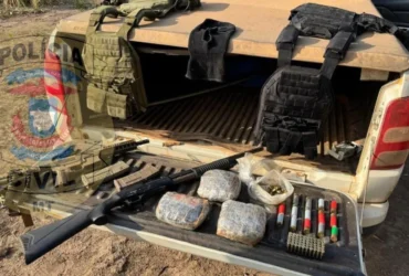 Polícias de Mato Grosso apreendem armas pesadas e drogas em fazenda de Cáceres