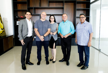 Prefeito de Cuiaba primeira dama e senador debatem emenda para Casa do Autista