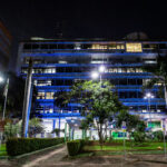 Prefeitura de Cuiaba recebe iluminacao azul em homenagem ao CRA
