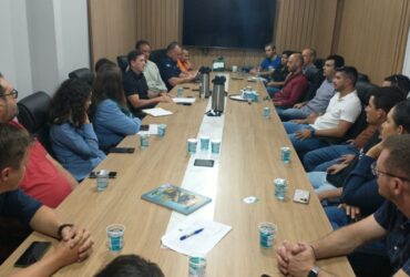 Prefeitura de Sinop debate com provedores de internet e telefonia sobre despoluicao de cabeamento e fiacao