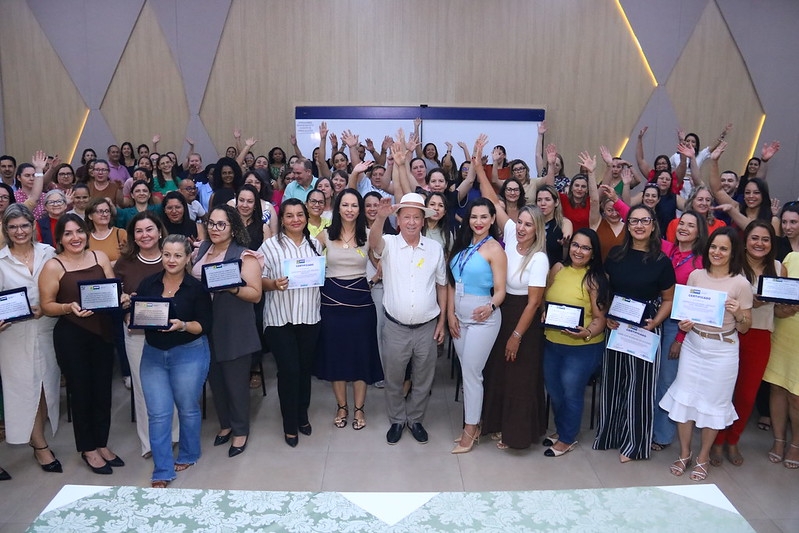 Prefeitura de Sinop homenageia escolas e professores destaques no desempenho de alfabetizacao