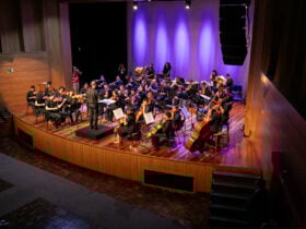 Publico lota Cine Teatro para a estreia do Documentario No Coracao de Cuiaba
