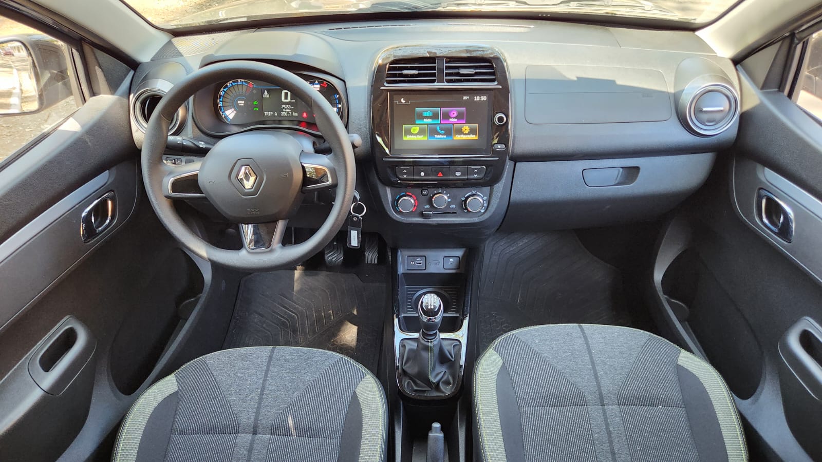 Renault Kwid 2026 revela versatilidade entre cidade e estrada Sergio Dias 22