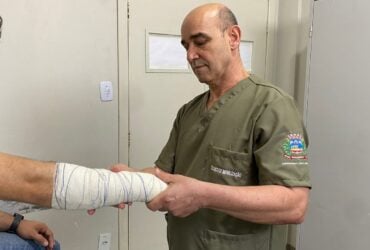 Servidores de saude de Rondonopolis recebem novos uniformes padronizados