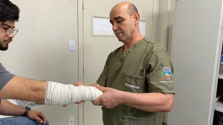 Servidores de saude de Rondonopolis recebem novos uniformes padronizados