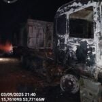 Incêndio destruiu cabine do veículo; bombeiros usaram cerca de 11 mil litros de água no combate às chamas