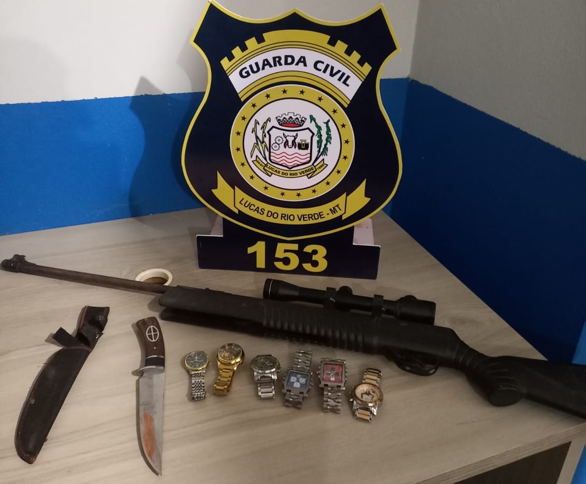 Abordagem da Guarda Civil Municipal resultou em auto de infração por alcoolemia e apreensão de itens suspeitos; caso foi encaminhado à Delegacia para providências legais.