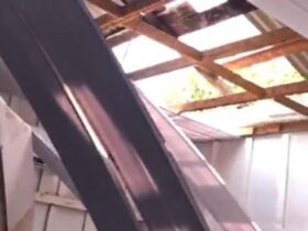 Fortes ventos destelharam casas e derrubaram árvores na tarde de domingo (28); ninguém ficou ferido