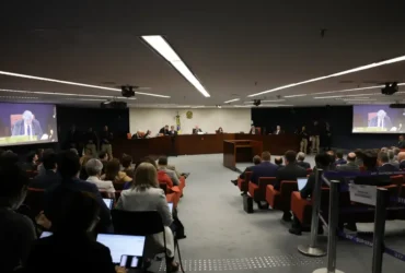STF suspende sessão e julgamento sobre golpe será retomado à tarde