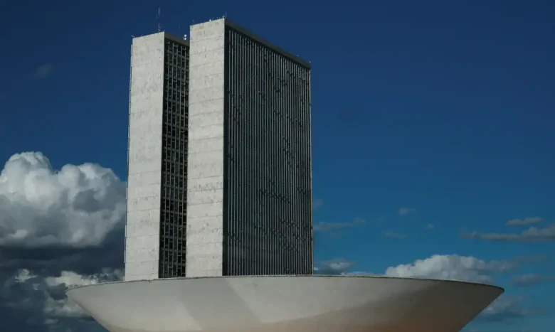Câmara autoriza concurso público para analistas e técnicos legislativos