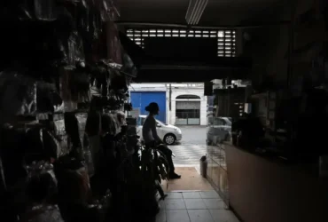Vendavais em SP deixam feridos e causam desabamentos e quedas de árvores