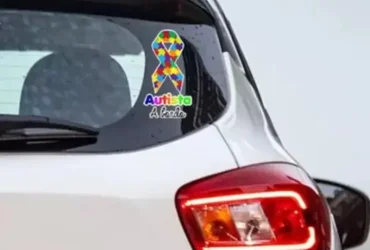 adesivo autista carro
